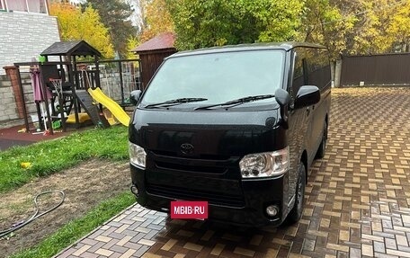 Toyota RegiusAce, 2017 год, 4 000 000 рублей, 17 фотография