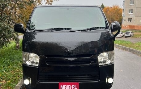 Toyota RegiusAce, 2017 год, 4 000 000 рублей, 21 фотография