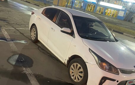 KIA Rio IV, 2018 год, 900 000 рублей, 3 фотография
