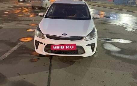 KIA Rio IV, 2018 год, 900 000 рублей, 4 фотография