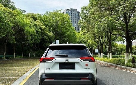 Toyota RAV4, 2022 год, 2 530 000 рублей, 6 фотография