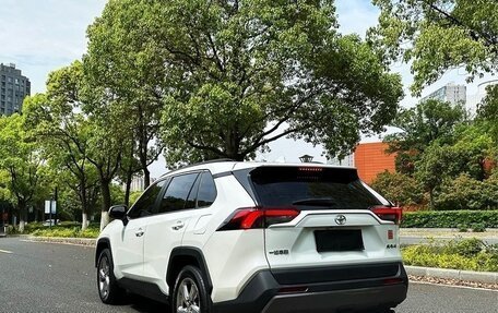 Toyota RAV4, 2022 год, 2 530 000 рублей, 5 фотография