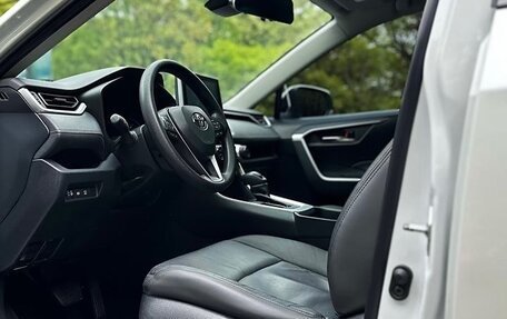 Toyota RAV4, 2022 год, 2 530 000 рублей, 10 фотография