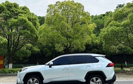 Toyota RAV4, 2022 год, 2 530 000 рублей, 9 фотография