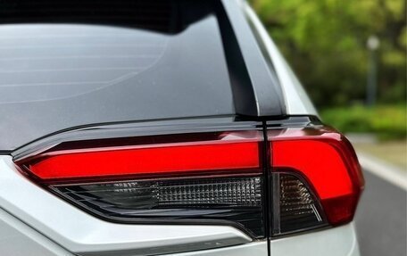 Toyota RAV4, 2022 год, 2 530 000 рублей, 8 фотография