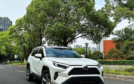 Toyota RAV4, 2022 год, 2 530 000 рублей, 3 фотография