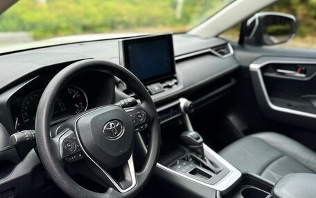 Toyota RAV4, 2022 год, 2 530 000 рублей, 13 фотография