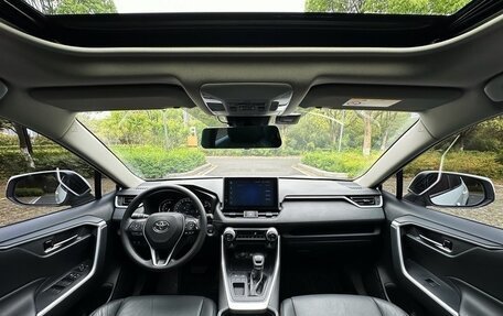 Toyota RAV4, 2022 год, 2 530 000 рублей, 12 фотография