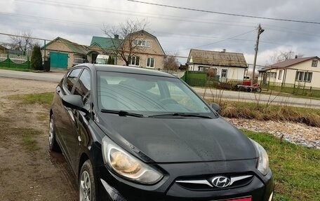 Hyundai Solaris II рестайлинг, 2012 год, 820 000 рублей, 1 фотография