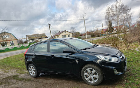 Hyundai Solaris II рестайлинг, 2012 год, 820 000 рублей, 3 фотография