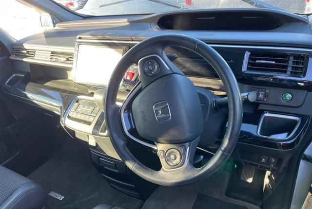 Honda Stepwgn V, 2017 год, 1 720 000 рублей, 3 фотография