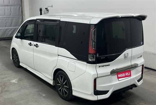 Honda Stepwgn V, 2017 год, 1 720 000 рублей, 5 фотография