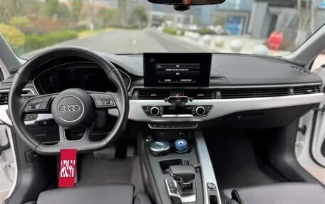 Audi A4, 2022 год, 2 500 000 рублей, 10 фотография