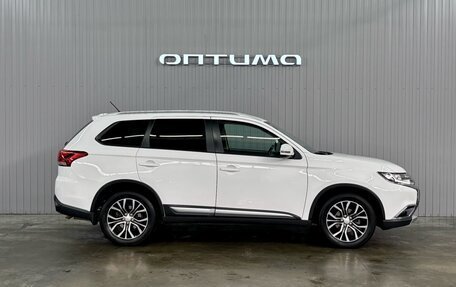 Mitsubishi Outlander III рестайлинг 3, 2016 год, 1 877 000 рублей, 4 фотография