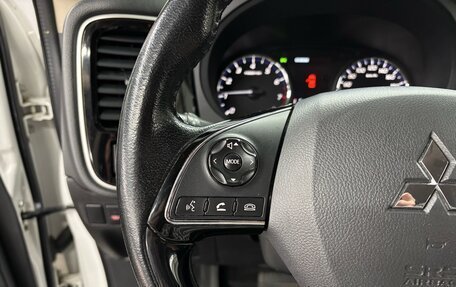 Mitsubishi Outlander III рестайлинг 3, 2016 год, 1 877 000 рублей, 12 фотография