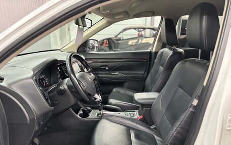 Mitsubishi Outlander III рестайлинг 3, 2016 год, 1 877 000 рублей, 18 фотография