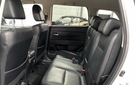 Mitsubishi Outlander III рестайлинг 3, 2016 год, 1 877 000 рублей, 19 фотография