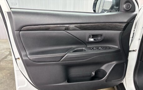 Mitsubishi Outlander III рестайлинг 3, 2016 год, 1 877 000 рублей, 22 фотография