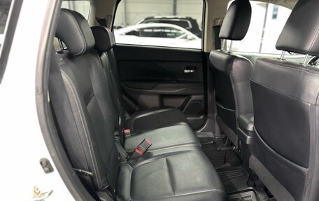 Mitsubishi Outlander III рестайлинг 3, 2016 год, 1 877 000 рублей, 20 фотография