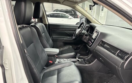 Mitsubishi Outlander III рестайлинг 3, 2016 год, 1 877 000 рублей, 21 фотография