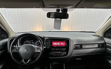 Mitsubishi Outlander III рестайлинг 3, 2016 год, 1 877 000 рублей, 9 фотография