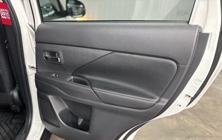Mitsubishi Outlander III рестайлинг 3, 2016 год, 1 877 000 рублей, 24 фотография