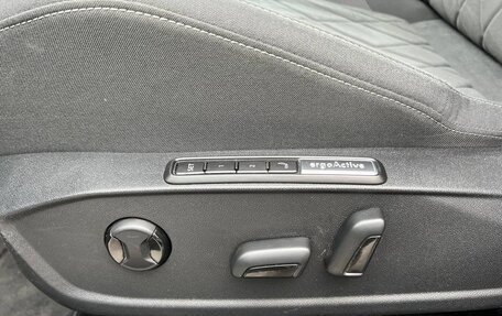 Volkswagen Golf VIII, 2021 год, 3 190 000 рублей, 20 фотография