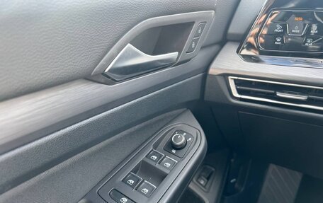 Volkswagen Golf VIII, 2021 год, 3 190 000 рублей, 21 фотография