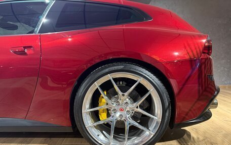Ferrari GTC4Lusso, 2018 год, 20 000 000 рублей, 4 фотография
