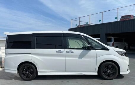 Honda Stepwgn IV, 2021 год, 1 840 000 рублей, 7 фотография