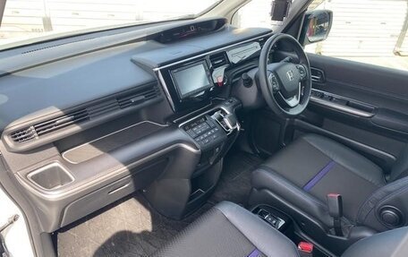 Honda Stepwgn IV, 2021 год, 1 840 000 рублей, 12 фотография