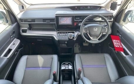 Honda Stepwgn IV, 2021 год, 1 840 000 рублей, 9 фотография