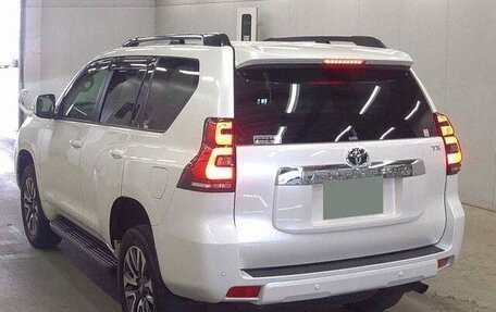 Toyota Land Cruiser Prado 150 рестайлинг 2, 2021 год, 4 180 000 рублей, 5 фотография