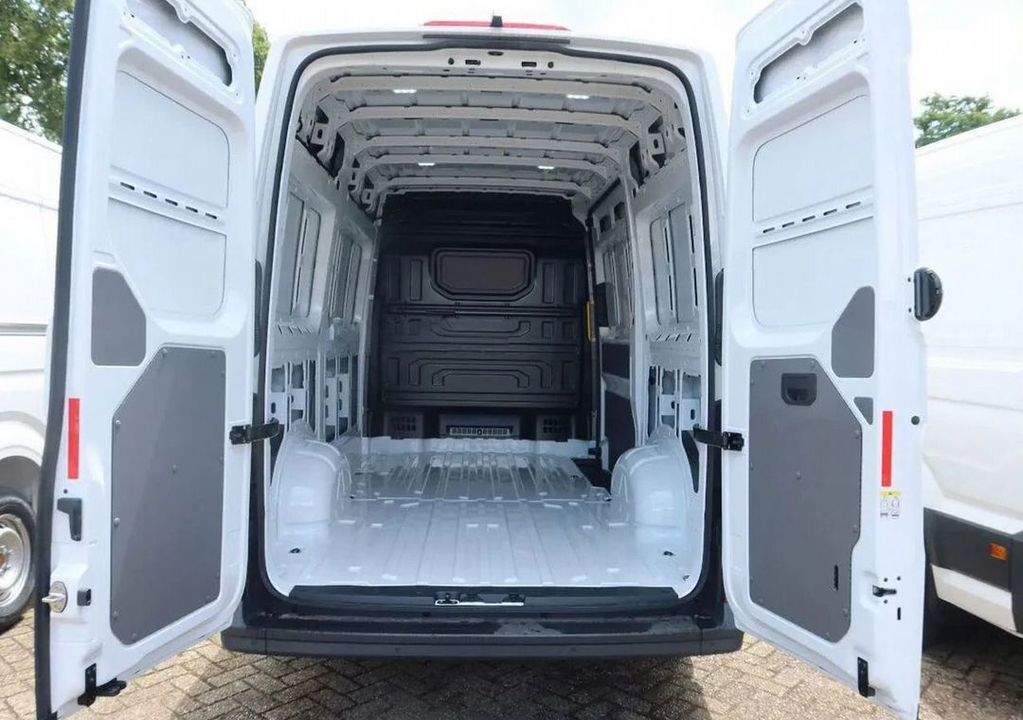 Volkswagen Crafter, 2023 год, 6 000 000 рублей, 5 фотография