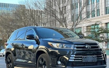 Toyota Highlander III, 2021 год, 3 300 000 рублей, 1 фотография