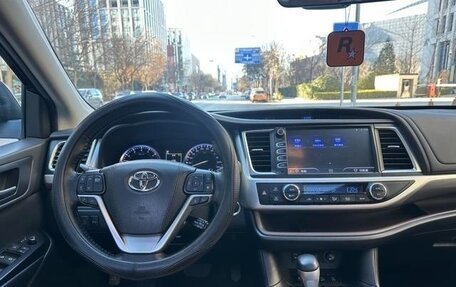 Toyota Highlander III, 2021 год, 3 300 000 рублей, 10 фотография