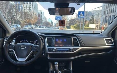 Toyota Highlander III, 2021 год, 3 300 000 рублей, 8 фотография