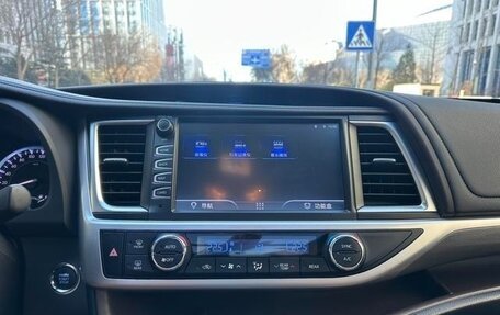 Toyota Highlander III, 2021 год, 3 300 000 рублей, 16 фотография