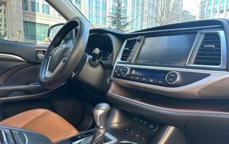 Toyota Highlander III, 2021 год, 3 300 000 рублей, 18 фотография