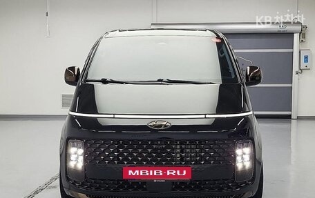 Hyundai Staria, 2022 год, 3 830 000 рублей, 2 фотография