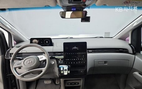Hyundai Staria, 2022 год, 3 830 000 рублей, 7 фотография