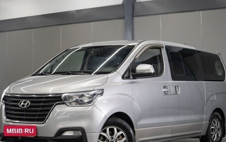 Hyundai Grand Starex Grand Starex I рестайлинг 2, 2018 год, 3 349 000 рублей, 2 фотография