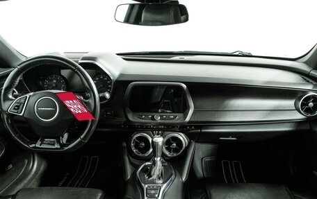 Chevrolet Camaro VI, 2016 год, 2 670 000 рублей, 13 фотография