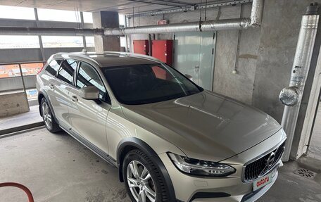 Volvo V90 Cross Country I рестайлинг, 2017 год, 2 450 000 рублей, 2 фотография