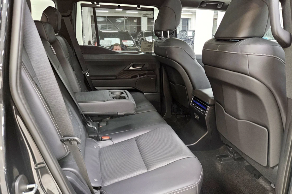Lexus GX II рестайлинг 2, 2025 год, 15 000 000 рублей, 9 фотография