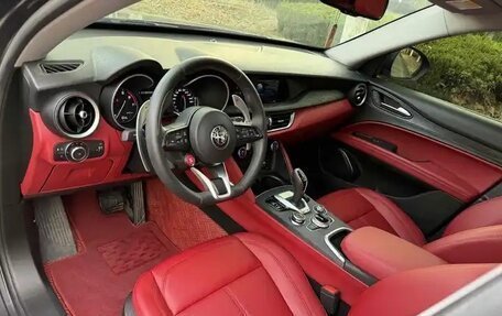 Alfa Romeo Stelvio, 2021 год, 3 820 000 рублей, 10 фотография