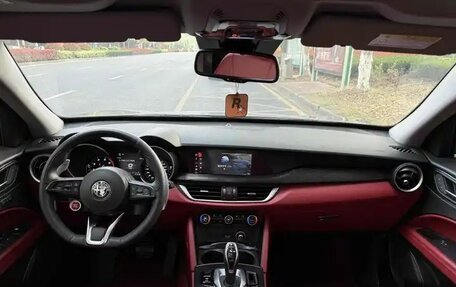 Alfa Romeo Stelvio, 2021 год, 3 820 000 рублей, 11 фотография