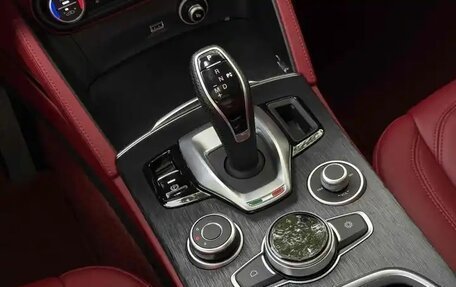 Alfa Romeo Stelvio, 2021 год, 3 820 000 рублей, 15 фотография