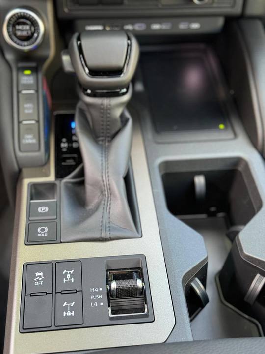 Toyota Land Cruiser Prado 150 рестайлинг 2, 2024 год, 14 000 000 рублей, 4 фотография
