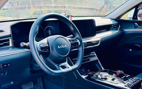 KIA K5, 2021 год, 1 900 000 рублей, 24 фотография
